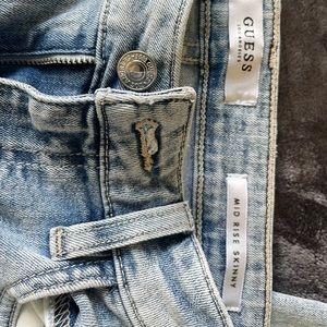 GUESS mid rise skinny jeans size 26RG